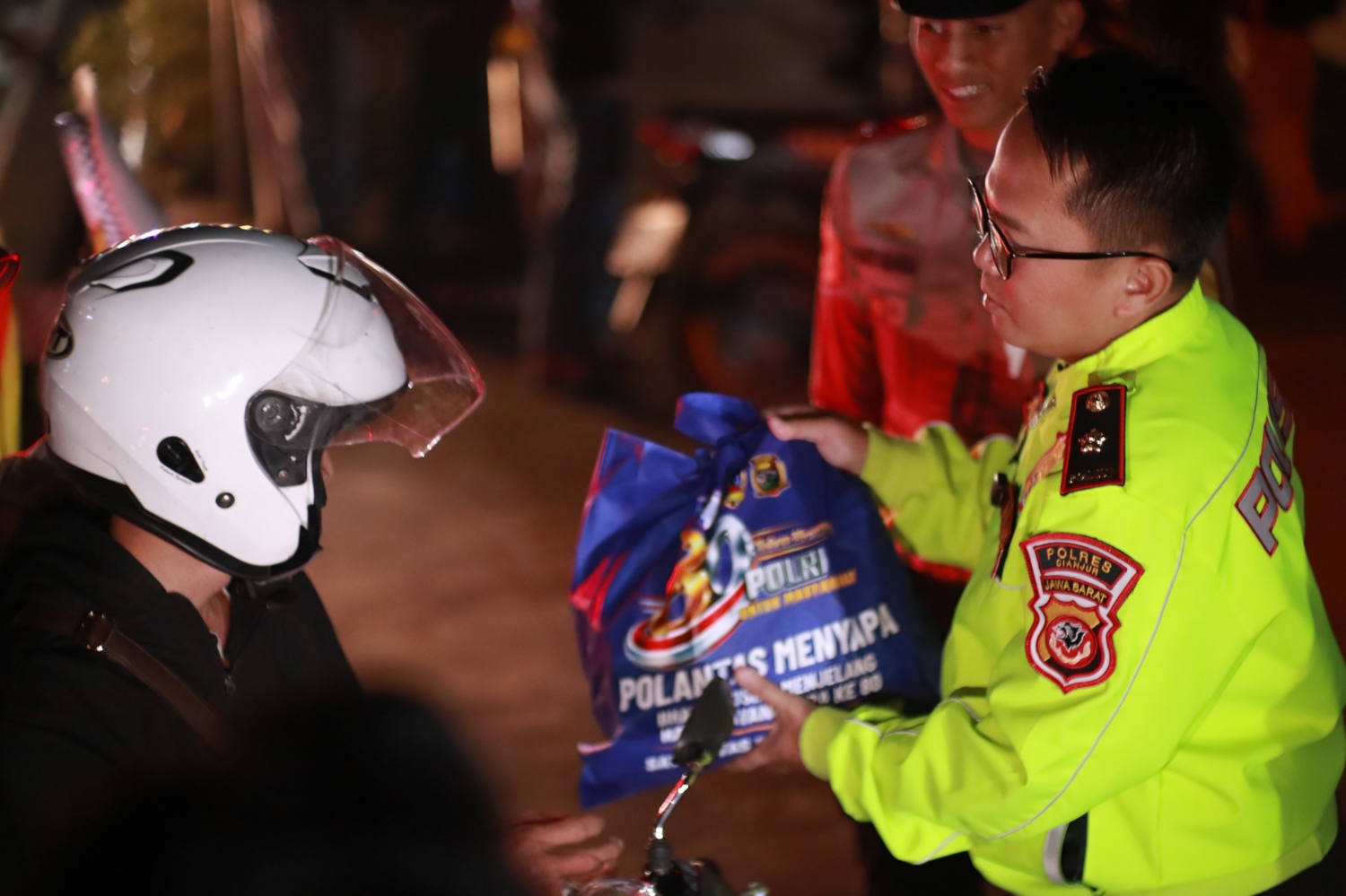Sambut Hari Bhayangkara ke-80, Polres Cianjur Tertibkan Knalpot Brong dan Bagikan Ratusan Paket Sembako