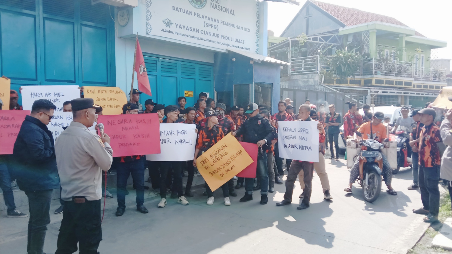 Kualitas Menu Dipersoalkan, Pemuda Pancasila Cibeber Tuntut Penutupan SPPG Peuteuycondong 1