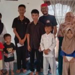 Mang Gopar Kolaborasi dengan Majelis Taklim Ar-Rohmah Santuni puluhan Yatim dan Lansia di Cianjur