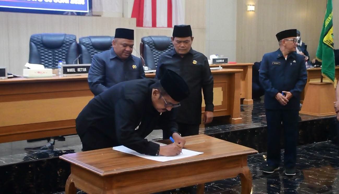 DPRD Sukabumi Setujui Raperda Pertanggungjawaban APBD 2025, Bupati Tegaskan Komitmen Akuntabilitas