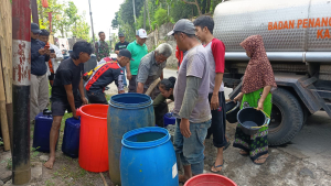 Kemarau Panjang, 400 KK di Desa Nanggerang Sukabumi Alami Krisis Air Bersih