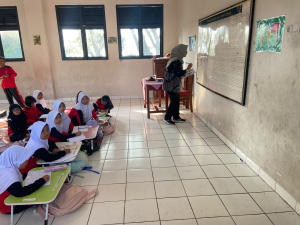 Puluhan Siswa SD di Cianjur Masih Belajar Tanpa Meja dan Kursi, Disdikpora Evaluasi Penggunaan Dana BOS
