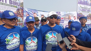 Krisis Sampah Bayangi Pantai Palabuhanratu, Iman Pimpin Aksi Bersih Demokrat