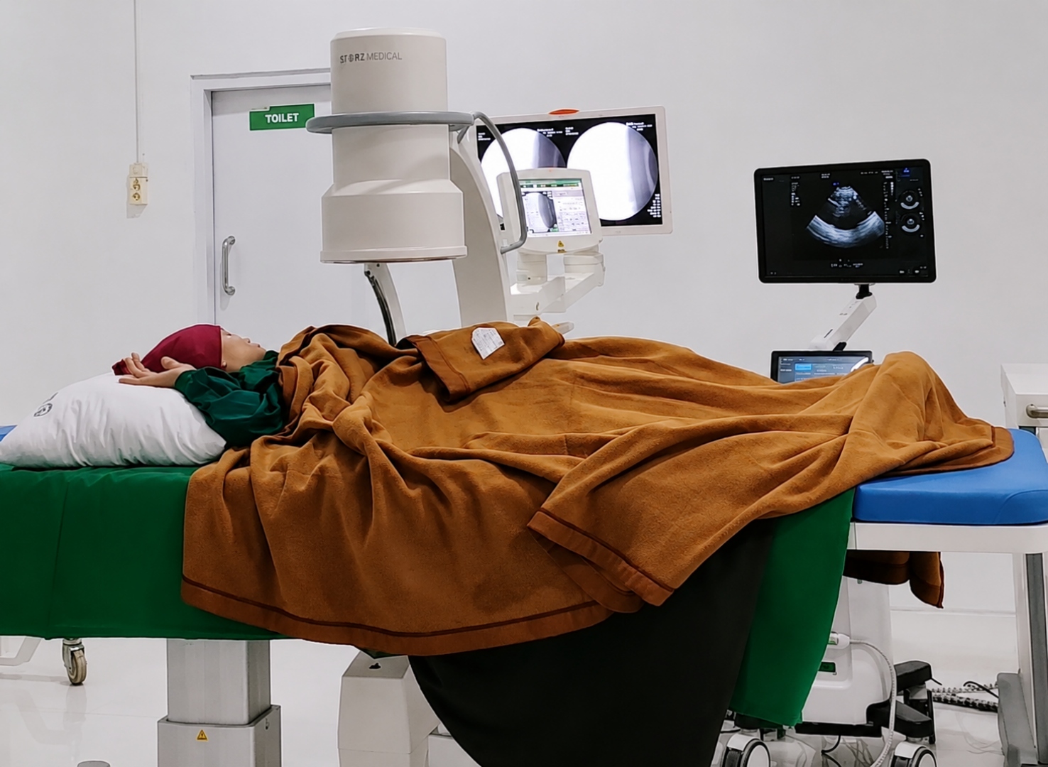Gambar Istimewa : RSUD Sayang Cianjur menghadirkan layanan ESWL (Extracorporeal Shock Wave Lithotripsy), teknologi modern untuk membantu menghancurkan batu saluran kemih tanpa operasi.