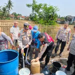 Dua Kampung di Karangtengah Dilanda Kekeringan, Polres Cianjur Salurkan Air Bersih