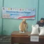 Bantuan Beras 10 Kg Ringankan Beban Warga Tonjong, Kades Dorong Data Lebih Tepat Sasaran