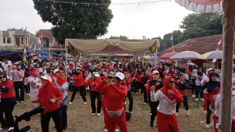HUT RI ke-81, Desa Sarampad Gelar Jalan Sehat dan Hiburan Rakyat