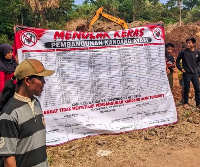 Warga Panyusuhan Tolak Rencana Kandang Ayam, Datangi Kantor Desa