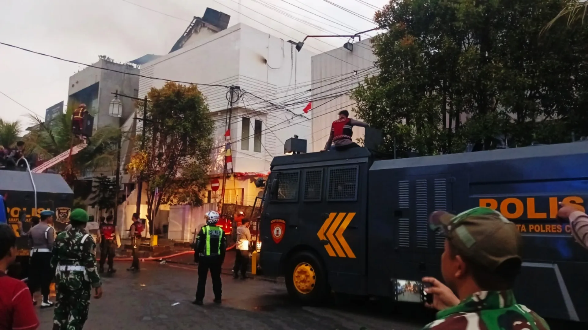 Api Mengamuk di GBI Nehemia Cianjur, Lima Jam Petugas Berjibaku Padamkan Kobaran
