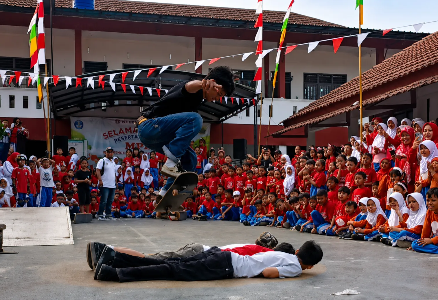 PORSESOSI Cianjur Kenalkan Skateboard dan Sepatu Roda Sejak Dini di SDN Ibu Dewi 1 Cianjur