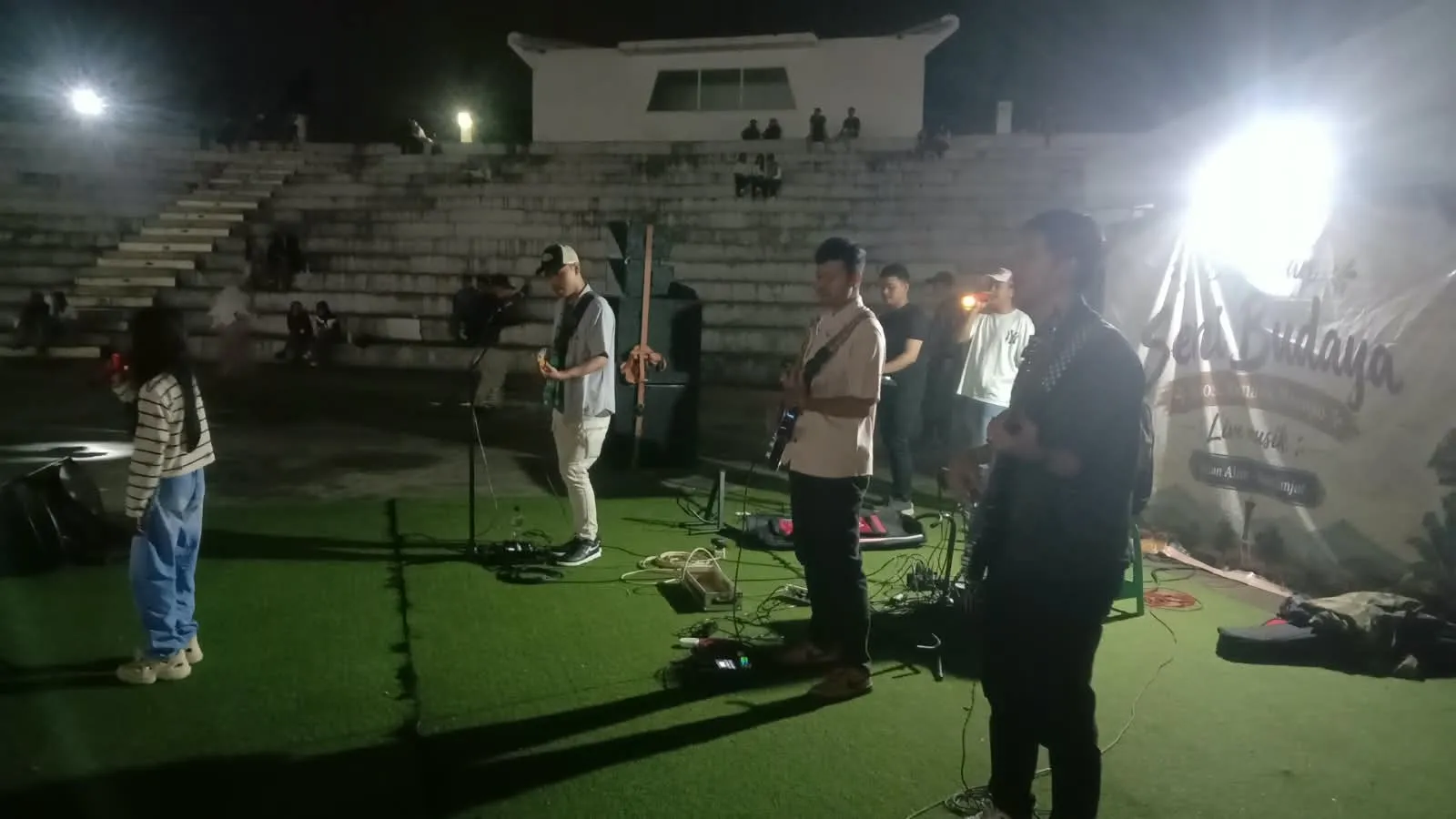 Alun-alun Cianjur Hidupkan Seni Sunda Lewat Ngaos, Mamaos, Maenpo