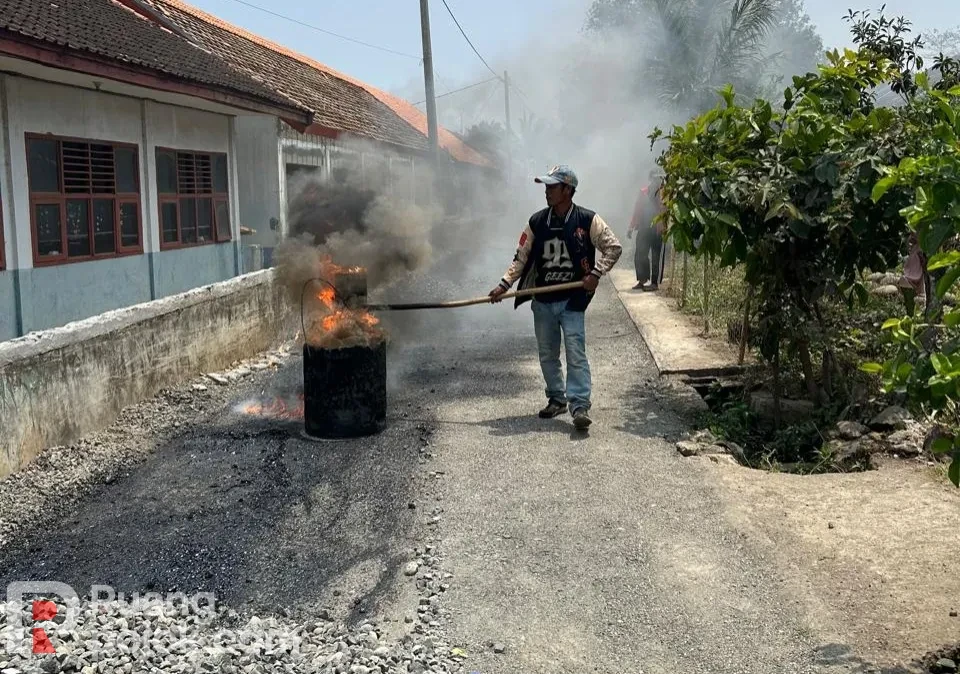 Jalan Desa Karangwangi Diperbaiki Setelah Viral, Kades Sebut Truk Tonase Berlebih Penyebab Kerusakan