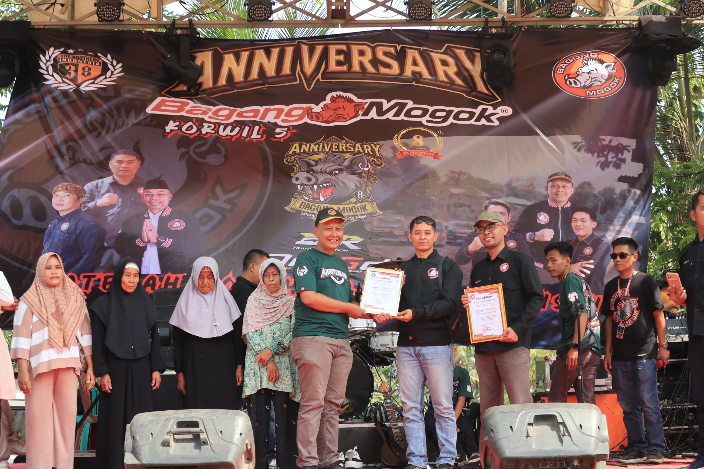 Anniversary ke-8 Bagong Mogok Korwil 5 Diwarnai Aksi Sosial, Mang Gopar: Doakan Kami Terus Berbagi