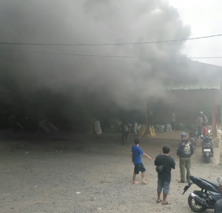 Kebakaran Pasar Rakyat Cigombong Cianjur Diduga akibat Korsleting, Kerugian Capai Rp40 Juta