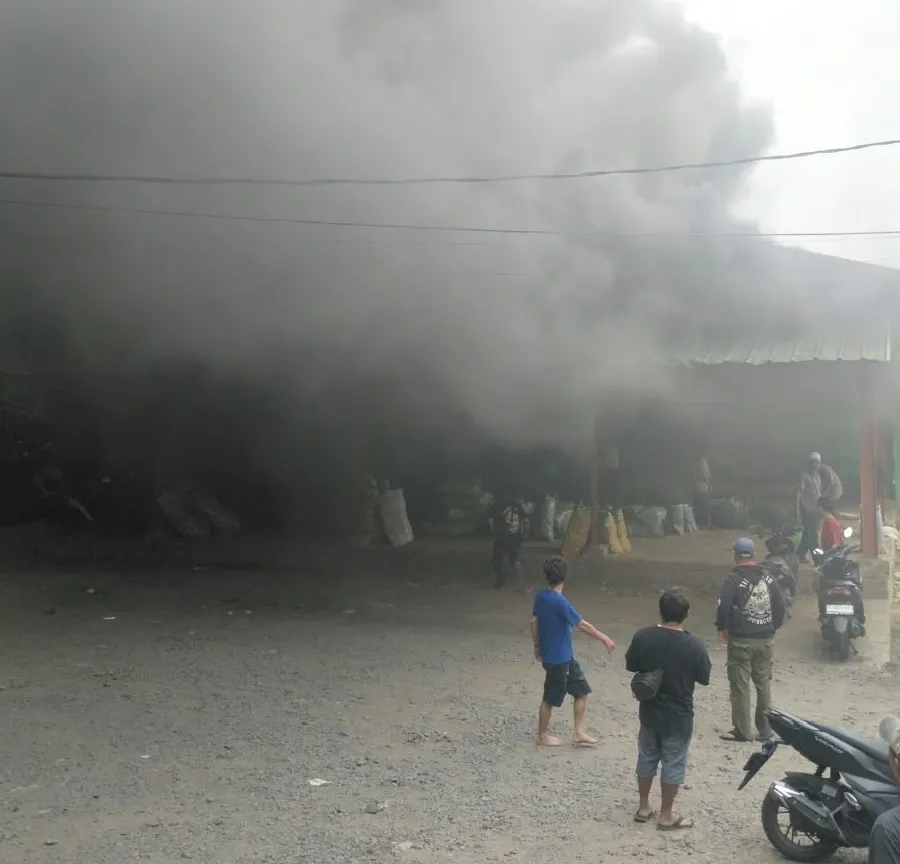 Kebakaran Pasar Rakyat Cigombong Cianjur Diduga akibat Korsleting, Kerugian Capai Rp40 Juta