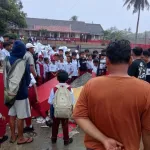 Gapura SDN Kertajadi Cianjur Roboh, Siswi Kelas 5 Alami Luka Serius di Kepala
