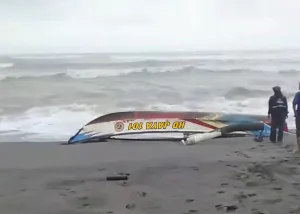 Perahu HD Jaya 101 Terbalik di Ciwidig, Pencarian Nelayan Berlanjut