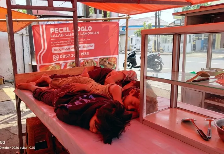 Anak Jalanan Berbulan-bulan Tidur di Warung Jalan Siliwangi Cianjur, Begini Respons Satpol PP