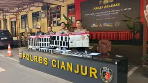 Judi Online di Cianjur Terbongkar, Polisi Sita 46 HP di Vila Sukaresmi