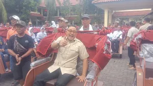Ketua Gerindra Sukabumi Kawal Bantuan 100 Becak Listrik dari Prabowo