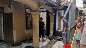 Rumah Milik Warga Karangtengah Cianjur Terbakar, Damkar Kerahkan 20 Personel
