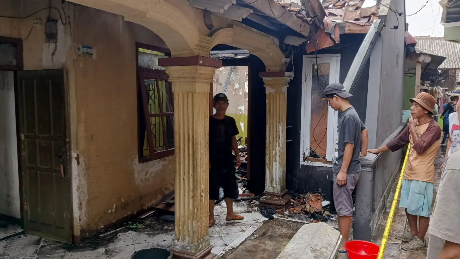 Rumah Milik Warga Karangtengah Cianjur Terbakar, Damkar Kerahkan 20 Personel
