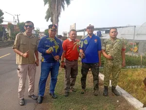 Maknai Sumpah Pemuda ke-98, Forkopimcam Cisolok Gelar Jumsih dan Tanam Pohon