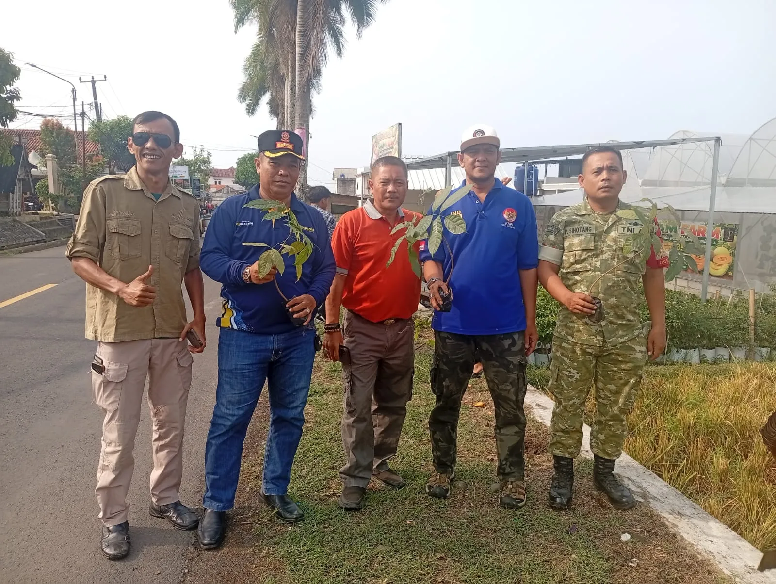 Maknai Sumpah Pemuda ke-98, Forkopimcam Cisolok Gelar Jumsih dan Tanam Pohon
