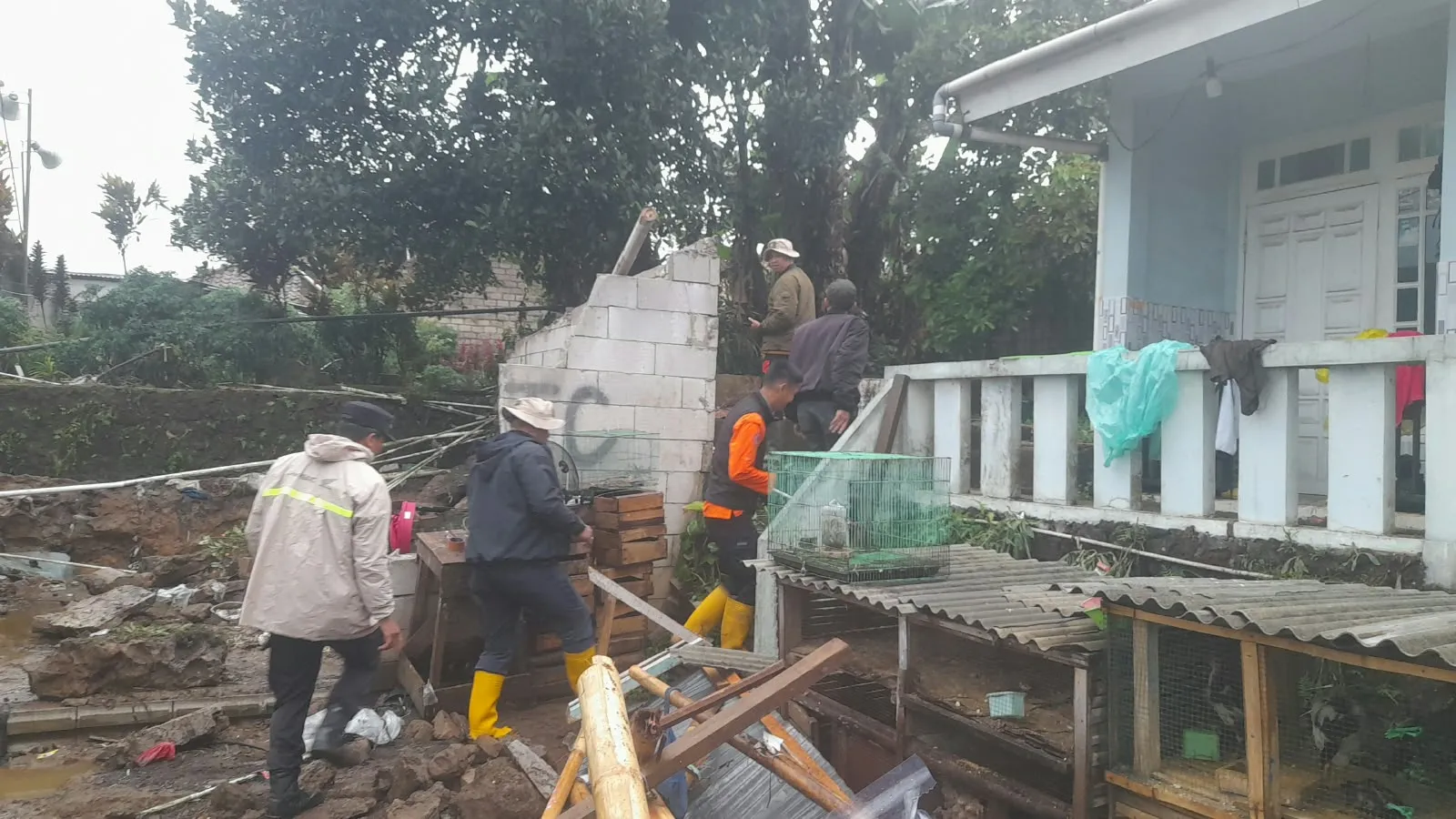Hujan Deras Picu Banjir di Pacet Cianjur, Tujuh Rumah Terendam dan Dua Warga Terluka