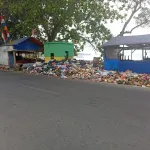 Sampah Menggunung di Karang Hawu, DLH Sukabumi Akui Armada Tak Mencukupi