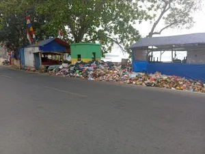 Sampah Menggunung di Karang Hawu, DLH Sukabumi Akui Armada Tak Mencukupi