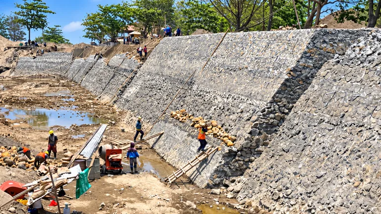 Proyek Pantai Jayanti Rp18,49 Miliar Baru 60 Persen, Kontraktor Targetkan Rampung November 2026